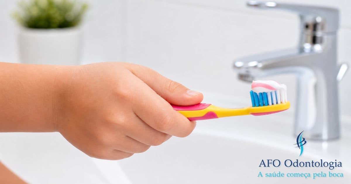 Cárie dentária em dente infantil mostrando progressão da lesão cariosa, Taboão da Serra
